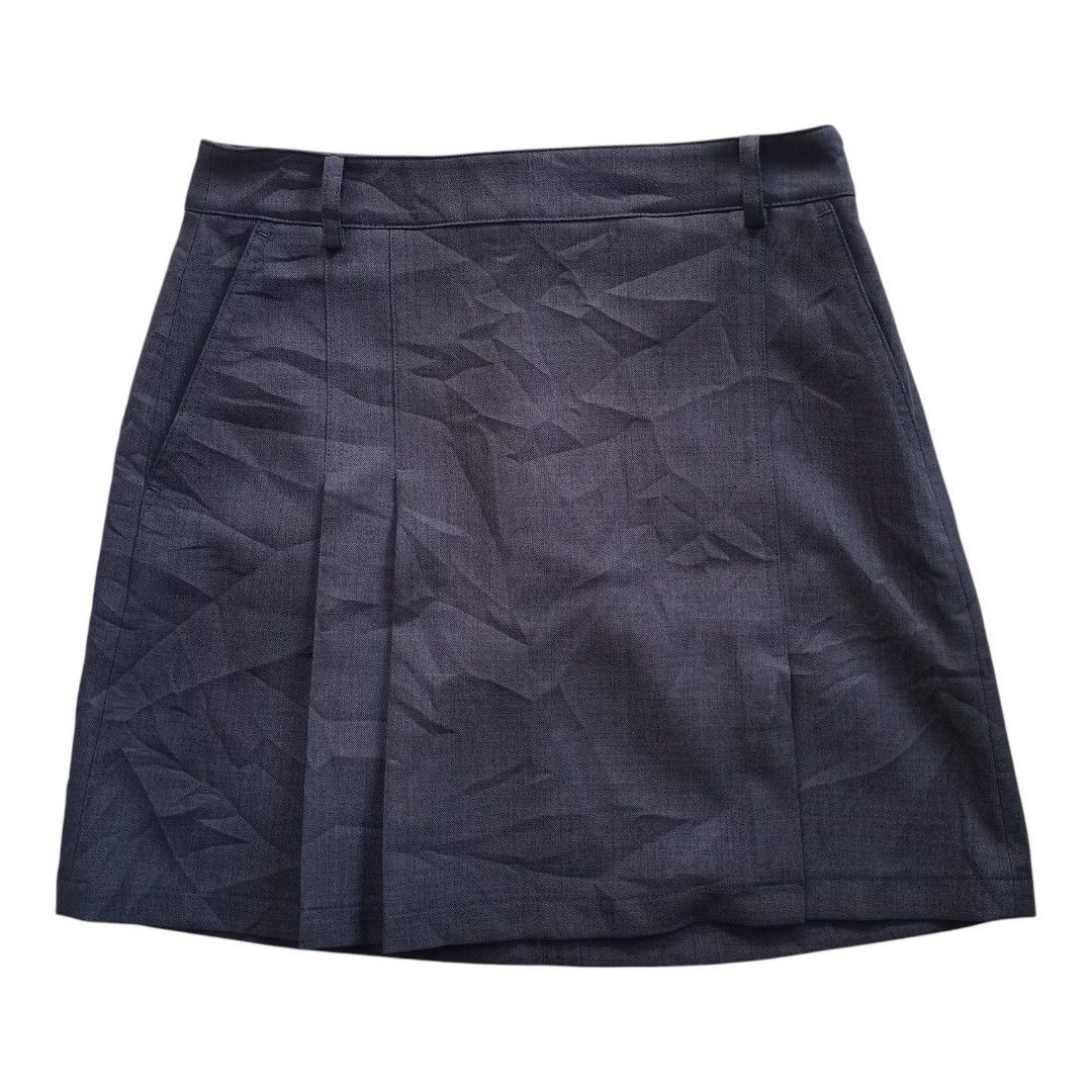 8 seconds structured, dark gray/navy skirt (Category: Skirts) located in Santa Cruz. Submitted by oddpenguin-4575 (Listing ID 1461284315, Image 1). Description: 📌measurement:Laid flat (×2 the measurement) Waist-14"/Hips-18.5"/Lenght-16.5"/Hem-20" 📌size:Filipino size Small to Medium (S/M). 📌Brand:8 seconds 📌color-10/10 📌This is a structured, dark gray/navy skort (skirt with built-in shorts) from the popular Korean fashion brand 8 seconds. It 