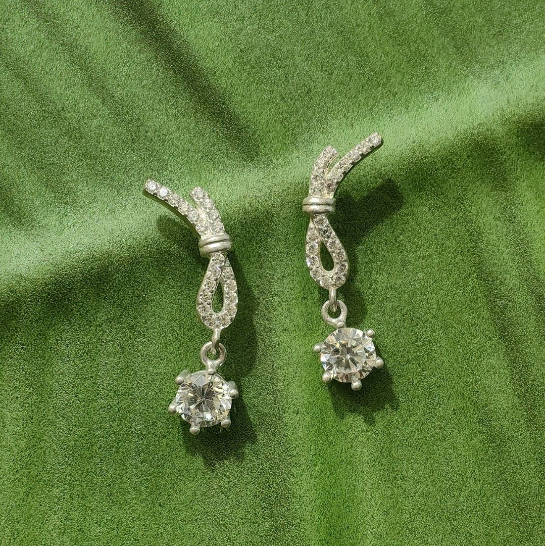 925 Silver earrings (Category: Earrings) located in Pasig City. Submitted by primepicksph (Listing ID 1461245404, Image 1). Description: DISCLAIMER: Stones used in the accessories are not tested. Therefore, we are selling the items as is. These products are sourced from different suppliers who have obtained them from auctions. Though some may still look brand new, we declare all items posted as pre-owned. Please manage your expectations as some m