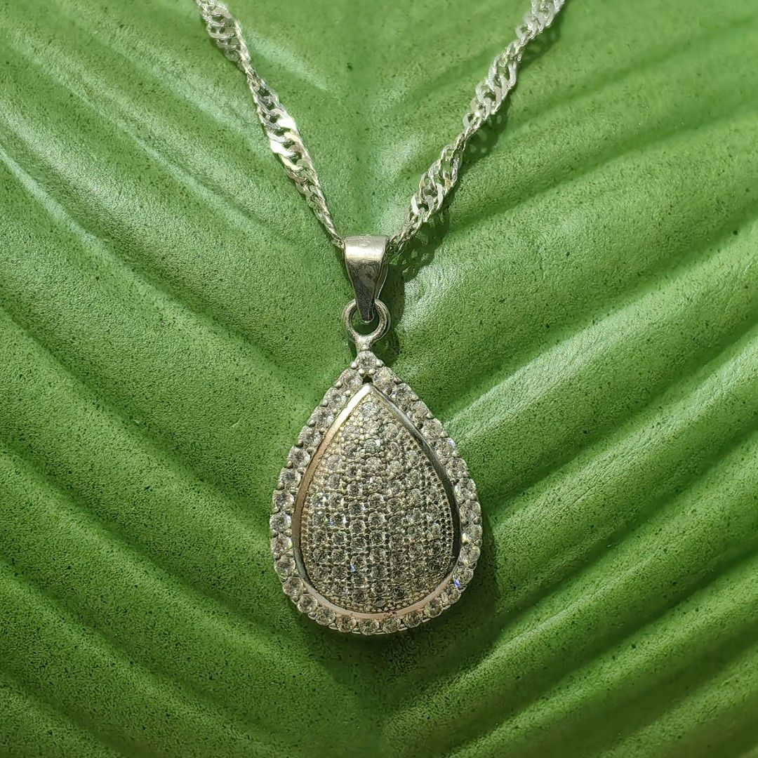 925 Silver necklace, 18 inches (Category: Necklaces) located in Pasig City. Submitted by primepicksph (Listing ID 1461246851, Image 1). Description: DISCLAIMER: Stones used in the accessories are not tested. Therefore, we are selling the items as is. These products are sourced from different suppliers who have obtained them from auctions. Though some may still look brand new, we declare all items posted as pre-owned. Please manage your expectatio