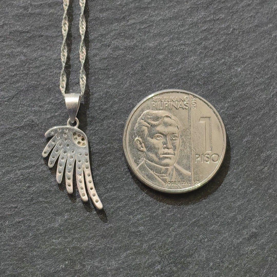 925 Silver necklace, 18 inches (Category: Necklaces) located in Pasig City. Submitted by primepicksph (Listing ID 1461250290, Image 3). Description: DISCLAIMER: Stones used in the accessories are not tested. Therefore, we are selling the items as is. These products are sourced from different suppliers who have obtained them from auctions. Though some may still look brand new, we declare all items posted as pre-owned. Please manage your expectatio