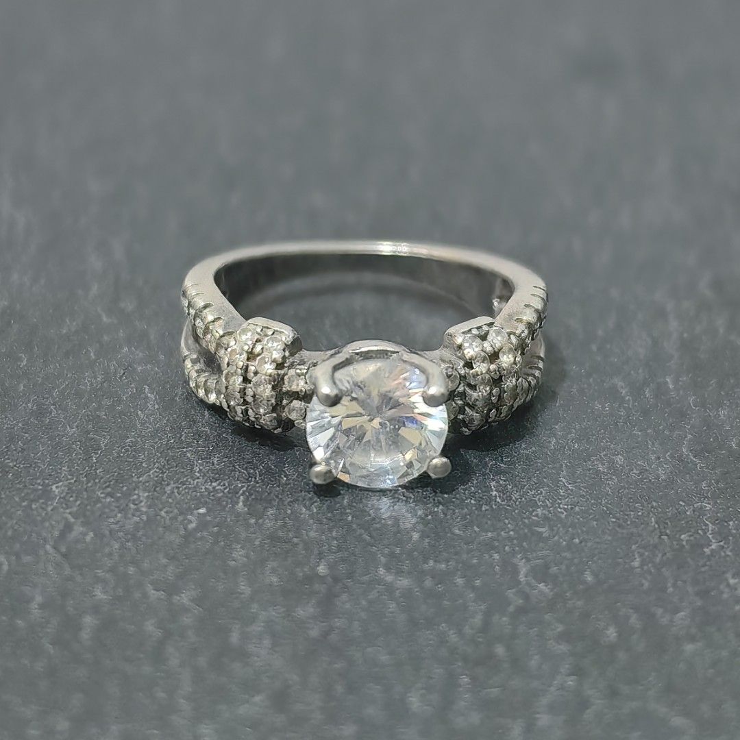 925 Silver ring, size 4.5 (Category: Rings) located in Pasig City. Submitted by primepicksph (Listing ID 1461247144, Image 2). Description: DISCLAIMER: Stones used in the accessories are not tested. Therefore, we are selling the items as is. These products are sourced from different suppliers who have obtained them from auctions. Though some may still look brand new, we declare all items posted as pre-owned. Please manage your expectations as som