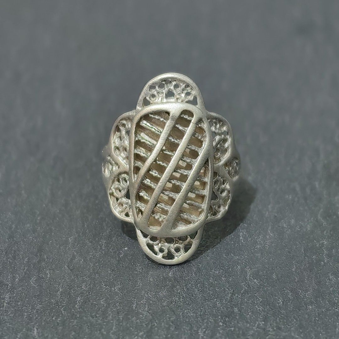 925 Silver ring, size 4.75 (Category: Rings) located in Pasig City. Submitted by primepicksph (Listing ID 1461253327, Image 2). Description: DISCLAIMER: Stones used in the accessories are not tested. Therefore, we are selling the items as is. These products are sourced from different suppliers who have obtained them from auctions. Though some may still look brand new, we declare all items posted as pre-owned. Please manage your expectations as so