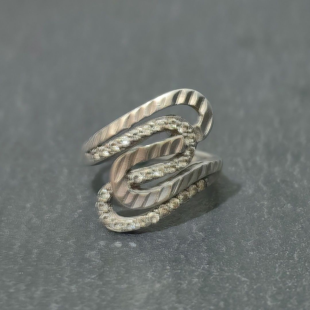 925 Silver ring, size 6.25 (Category: Rings) located in Pasig City. Submitted by primepicksph (Listing ID 1461251710, Image 2). Description: DISCLAIMER: Stones used in the accessories are not tested. Therefore, we are selling the items as is. These products are sourced from different suppliers who have obtained them from auctions. Though some may still look brand new, we declare all items posted as pre-owned. Please manage your expectations as so