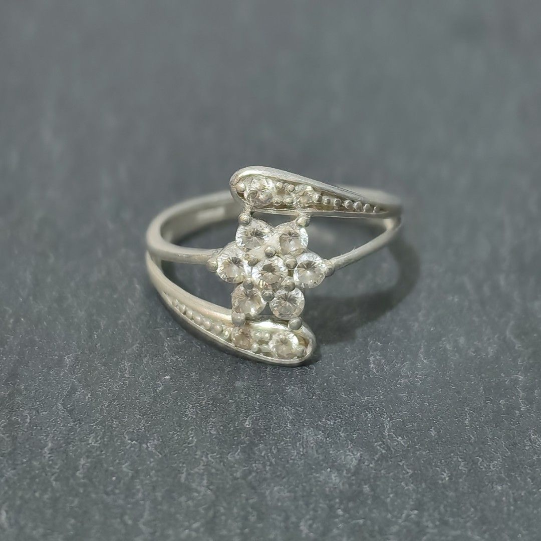 925 Silver ring, size 6.5 (Category: Rings) located in Pasig City. Submitted by primepicksph (Listing ID 1461248072, Image 2). Description: DISCLAIMER: Stones used in the accessories are not tested. Therefore, we are selling the items as is. These products are sourced from different suppliers who have obtained them from auctions. Though some may still look brand new, we declare all items posted as pre-owned. Please manage your expectations as som