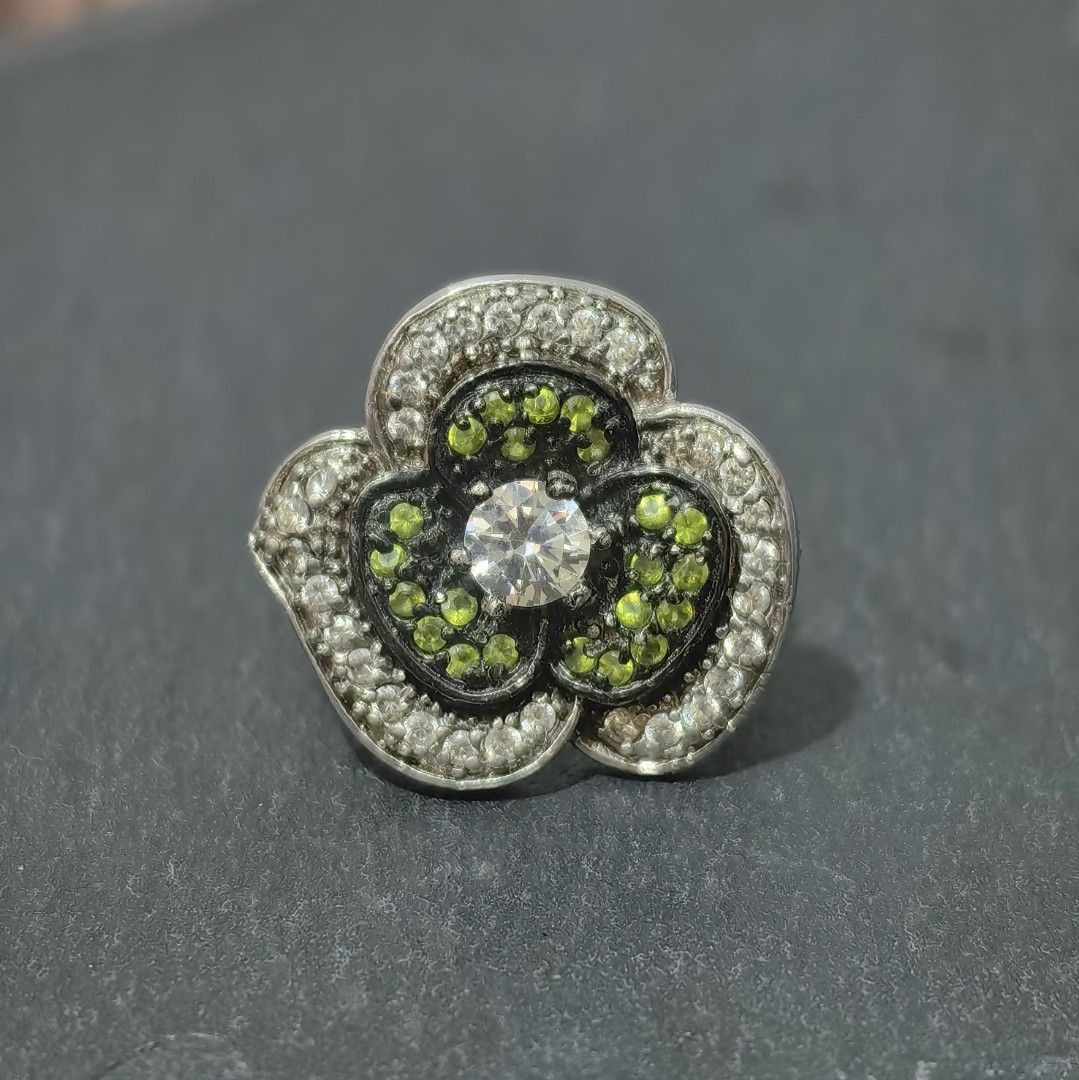 925 Silver ring, size 6 (Category: Rings) located in Pasig City. Submitted by primepicksph (Listing ID 1461253509, Image 2). Description: DISCLAIMER: Stones used in the accessories are not tested. Therefore, we are selling the items as is. These products are sourced from different suppliers who have obtained them from auctions. Though some may still look brand new, we declare all items posted as pre-owned. Please manage your expectations as some 