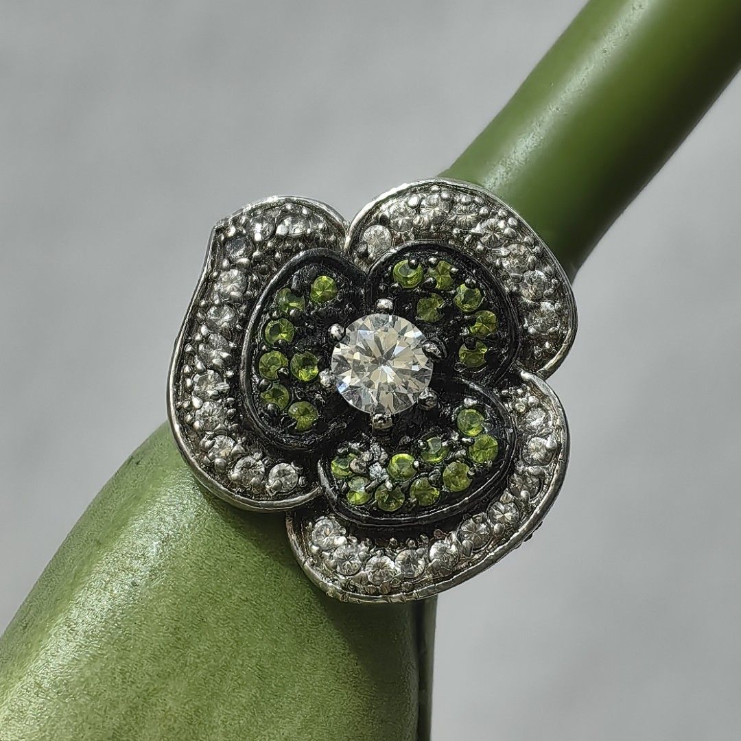 925 Silver ring, size 6 (Category: Rings) located in Pasig City. Submitted by primepicksph (Listing ID 1461253509, Image 1). Description: DISCLAIMER: Stones used in the accessories are not tested. Therefore, we are selling the items as is. These products are sourced from different suppliers who have obtained them from auctions. Though some may still look brand new, we declare all items posted as pre-owned. Please manage your expectations as some 