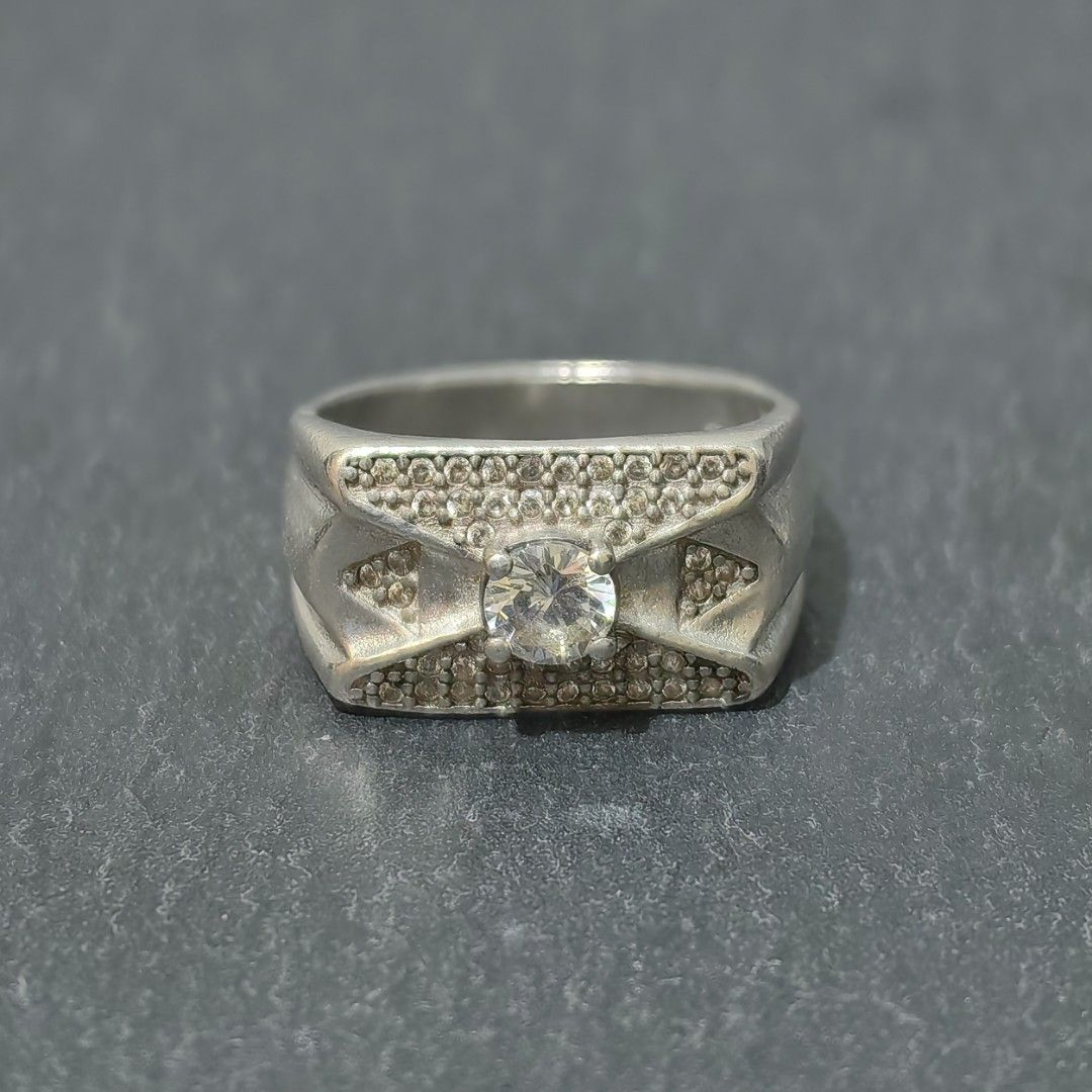 925 Silver ring, size 8 (Category: Rings) located in Pasig City. Submitted by primepicksph (Listing ID 1461248800, Image 2). Description: DISCLAIMER: Stones used in the accessories are not tested. Therefore, we are selling the items as is. These products are sourced from different suppliers who have obtained them from auctions. Though some may still look brand new, we declare all items posted as pre-owned. Please manage your expectations as some 