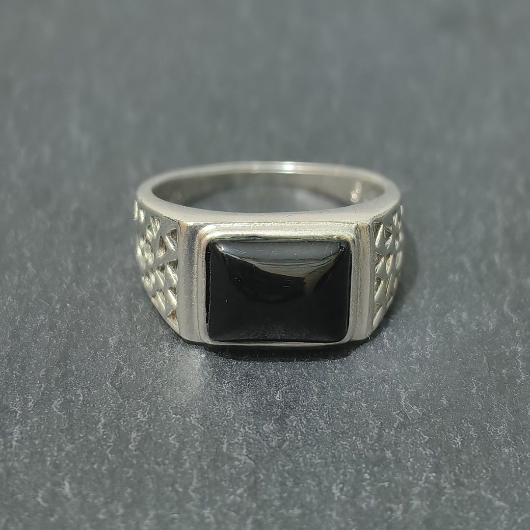 925 Silver ring, size 9 (Category: Rings) located in Pasig City. Submitted by primepicksph (Listing ID 1461247939, Image 2). Description: DISCLAIMER: Stones used in the accessories are not tested. Therefore, we are selling the items as is. These products are sourced from different suppliers who have obtained them from auctions. Though some may still look brand new, we declare all items posted as pre-owned. Please manage your expectations as some 