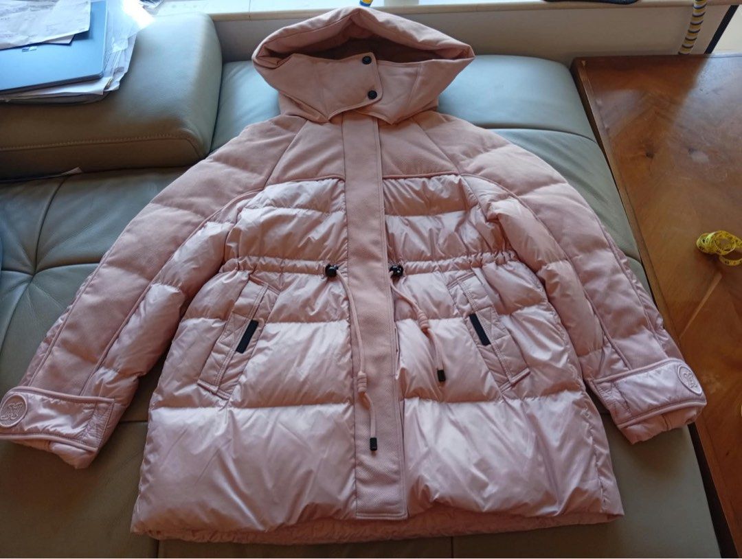 粉紅色羽絨服 （分類：外套及戶外衣服）位於 Hong Kong。 由 valerie_lam 提交（商品編號 1461234728，圖片 6）。簡介： 只着過一至兩次 可以禦寒至零度0度。