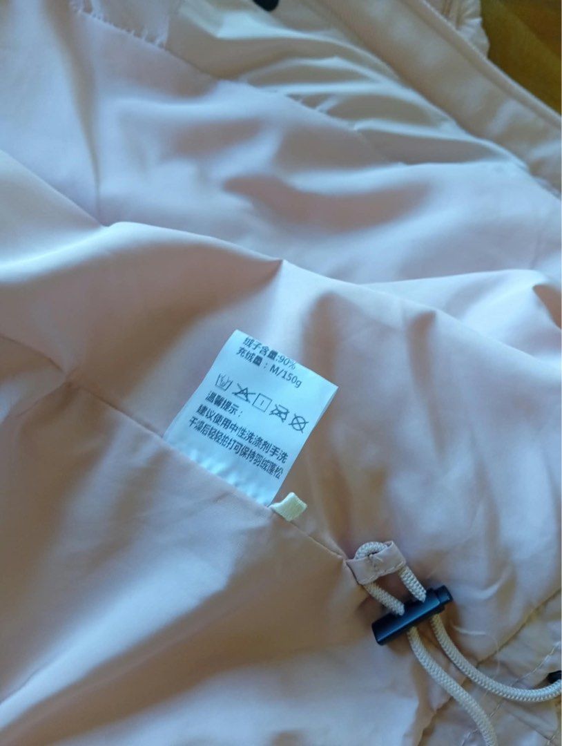 粉紅色羽絨服 （分類：外套及戶外衣服）位於 Hong Kong。 由 valerie_lam 提交（商品編號 1461234728，圖片 5）。簡介： 只着過一至兩次 可以禦寒至零度0度。
