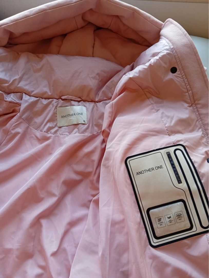 粉紅色羽絨服 （分類：外套及戶外衣服）位於 Hong Kong。 由 valerie_lam 提交（商品編號 1461234728，圖片 4）。簡介： 只着過一至兩次 可以禦寒至零度0度。