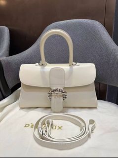 (Category: ) located in . Submitted by millenlavish_outlet (Listing ID 1461146371, Image 1). Description: .