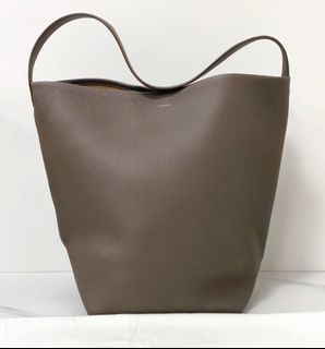 (Category: ) located in . Submitted by millenlavish_outlet (Listing ID 1461147117, Image 1). Description: .