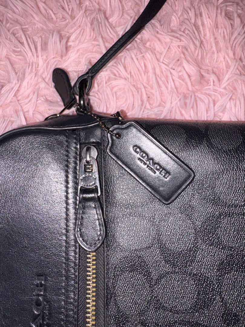 👜 COACH HOUSTON FLIGHT BAG ✈️ (Category: Luxury Bags & Wallets) located in Manila. Submitted by j4v1nz10n (Listing ID 1461252007, Image 3). Description: 👜 COACH HOUSTON FLIGHT BAG ✈️ ✨ Authentic / Original 📌 Model: Houston Flight Bag 📌 Condition: Slight signs of usage 📄 With proof of authenticity ✅ 💰 Price: ₱7,000 NEGO 📍 Location: Fairview, QC 🤝 Meet-up / Pick-up available 📦 Shipping can be arranged 📩 PM for inquiries and actual photos/