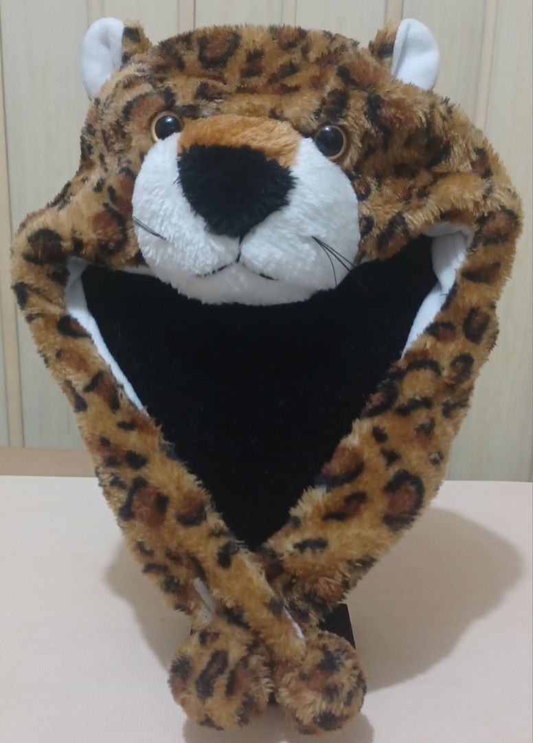 🐆 Cozy Leopard Plush Hood Hat — Soft & Cute! (Category: Babies & Kids Fashion) located in Quezon City. Submitted by wjmae (Listing ID 1461166813, Image 1). Description: ✅ Details: - Wearable plush leopard hat — full hood + face + earflaps 🐾 ​ - Ultra-soft fuzzy fabric • warm white lining ​ - Fits kids & teens/adults (up to ~22" head) ​ - Condition: Excellent — clean, no wear, fluffy & intact ​ - Perfect for costumes, winter, or fun everyday wea