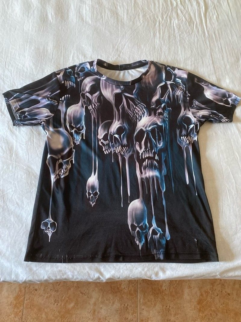 🌐 melting skull 3D graphic tee (Category: Tshirts & Polo Shirts ) located in Dasmarinas. Submitted by azap.collections.archive (Listing ID 1461141865, Image 1). Description: excellent condition XL-semi XXL.