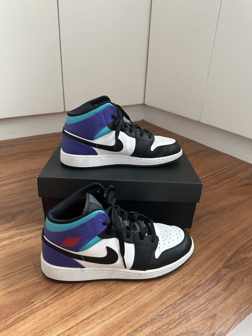 💯 Original Air Jordan Mid (GS) (Category: Sneakers) located in Quezon City. Submitted by mikeylachua29 (Listing ID 1461223684, Image 1). Description: Good as brand new / used 2-3x only Size : 7y or Eur 40 / 25cm.