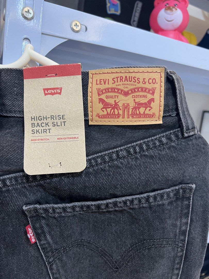 💯 ORIGINAL LEVI’S SKIRT FROM US 🇺🇸 (Category: Skirts) located in Iloilo. Submitted by rhophil0907 (Listing ID 1461265831, Image 3). Description: ONHAND 🥰❤️ SIZE 26.