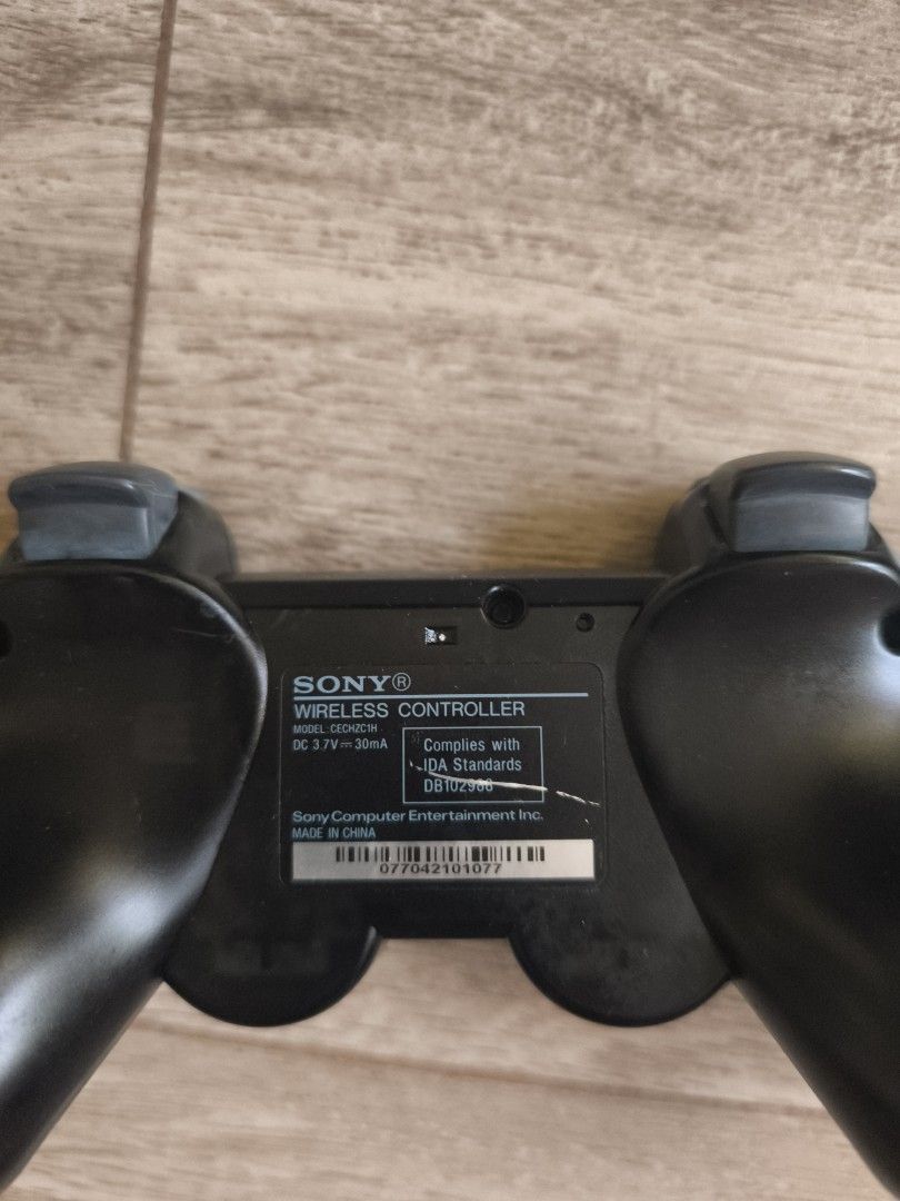 初代 PS3 SIXAXIS controller 手制 （分類：手掣）位於 Hong Kong。 由 banbanki 提交（商品編號 1461127739，圖片 3）。簡介： 一對80。