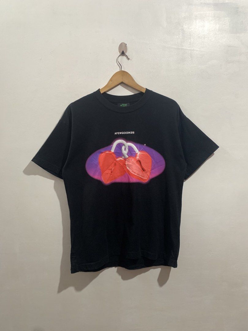 A FEW GOOD KIDS HEART TEE (Category: Tshirts & Polo Shirts ) located in Gumaca. Submitted by getscore.ph (Listing ID 1461148466, Image 1). Description: WTS ❗️A FEW GOOD KIDS HEART TEE❗️ ✅Size: S on tag ✅Dimes: Width 21 Length 27 ✅Color Rate: 9.5/10 ✅Condition: Excellent ✅Issue: None Color may due to lightning NEED WASH FRESH FROM BALE ✨Mine: 580 Add Shipping fee 📍Loc. Gumaca,Quezon 📍Courier: JNT EXPRESS.