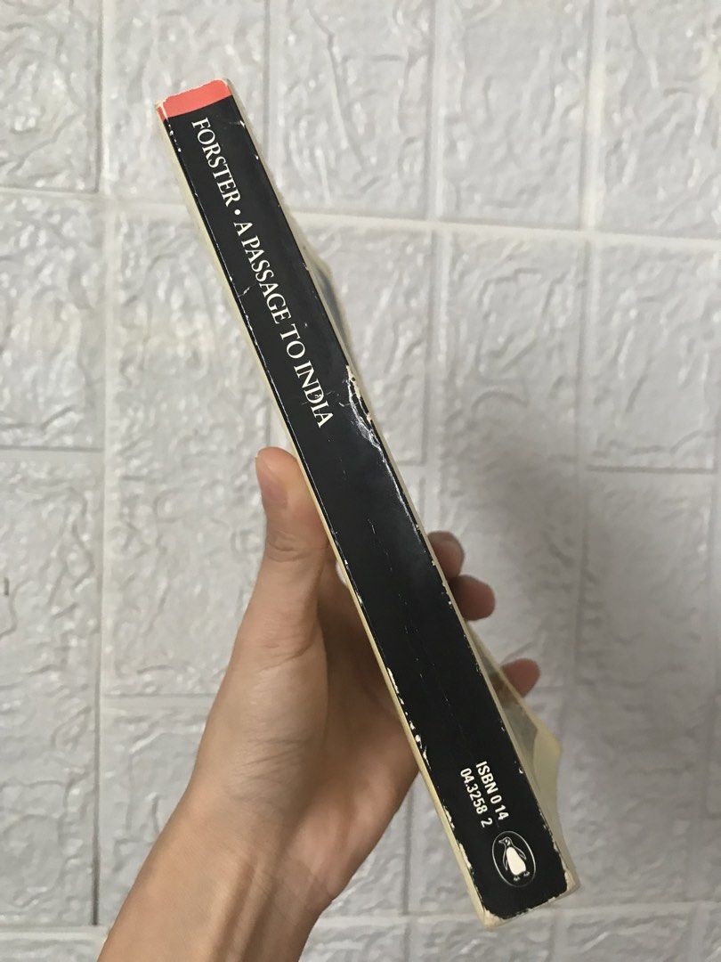 A Passage to India by E. M. Forster Penguin Classics (Category: Storybooks) located in Pilar. Submitted by dhelsomera20308 (Listing ID 1461222078, Image 2). Description: - Classic novel: A Passage to India by E. M. Forster - Publisher: Penguin Classics - Features iconic cover art - Perfect addition to any book collection.