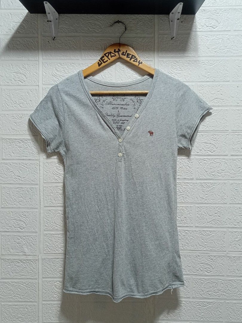 Abercrombie Henley (Category: Blouses) located in Danao, Cebu. Submitted by 6000thrifts.ph (Listing ID 1461290992, Image 1). Description: Abercrombie Henley Size L fit Med Good Excellent Condition no issue .