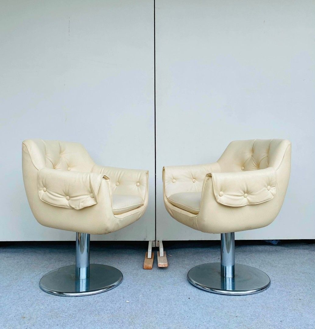Accent Chair (Category: Chairs) located in Meycauayan. Submitted by marygracecasimiro (Listing ID 1461300559, Image 3). Description: "JAPAN SURPLUS" 6PCS SWIVEL ACCENT CHAIRS / LOW BAR CHAIRS STAINLESS LEGS SIZE: 24L" x 24W" xx 18Sh" x 30Sh" inches (AS-IS ITEM) IN GOOD CONDITION🩷🧡 Price:6000 each.
