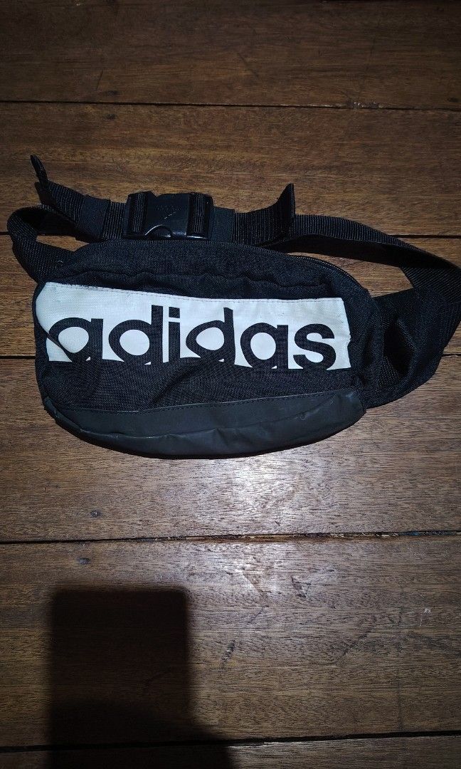 Adidas belt bag (Category: Belt bags, Clutches and Pouches) located in Cagayan de Oro. Submitted by johnzj002 (Listing ID 1461210515, Image 1). Description: Issue sign of use sa zip Colorate 10 Need lang labhan.