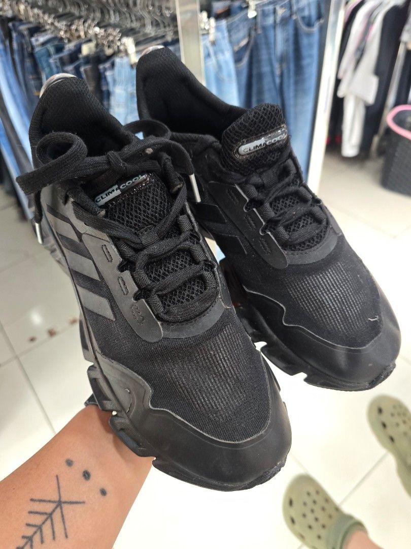 Adidas Black CLIMACOOL Core (Category: Sneakers) located in Iba. Submitted by conditionexcellente (Listing ID 1461186005, Image 2). Description: - Black Adidas CLIMACOOL sneakers - Size 42 - Breathable mesh upper - Sturdy sole - Iconic Adidas stripes on the side - Ideal for running and everyday wear - Don't miss out!.
