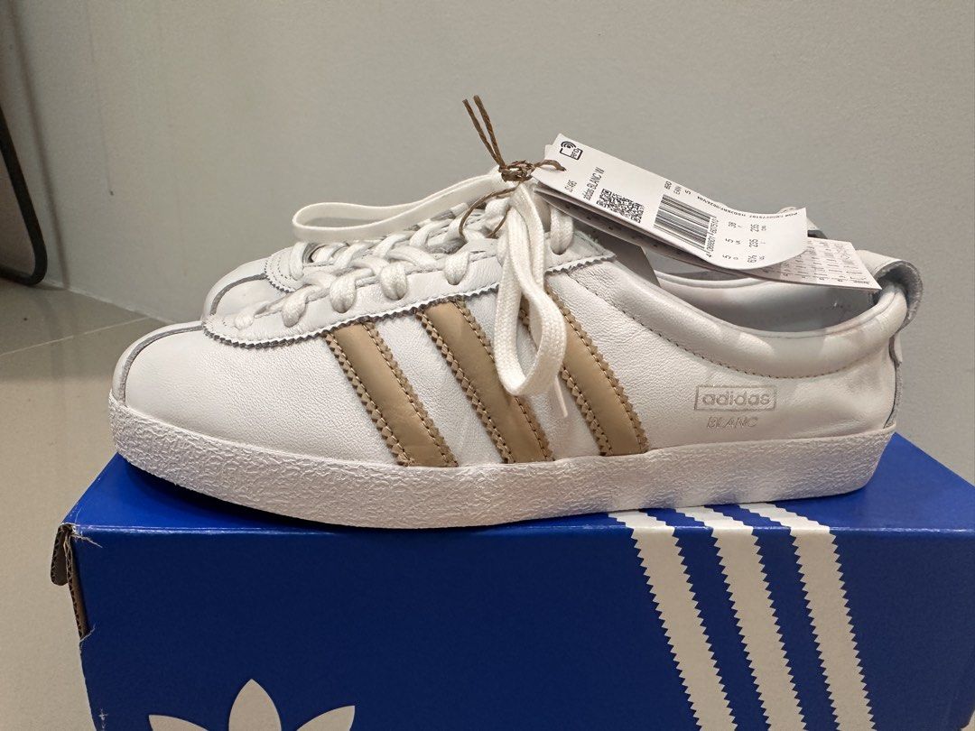Adidas Blanc Shoes (Category: Sneakers) located in Calumpit. Submitted by leingleing11 (Listing ID 1461234425, Image 2). Description: Bought in Italy but got the wrong size Never been worn Can do meetups or for shipping.