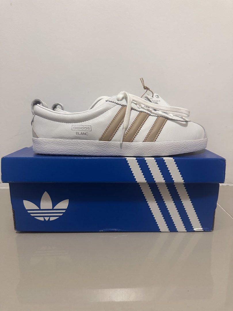 Adidas Blanc Shoes (Category: Sneakers) located in Calumpit. Submitted by leingleing11 (Listing ID 1461234425, Image 1). Description: Bought in Italy but got the wrong size Never been worn Can do meetups or for shipping.
