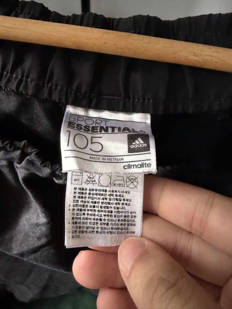 Adidas Chelsea Shorts (Category: Shorts) located in Batangas. Submitted by cakzero (Listing ID 1461131167, Image 3). Description: Color: Black Dimes: 32X16.5.