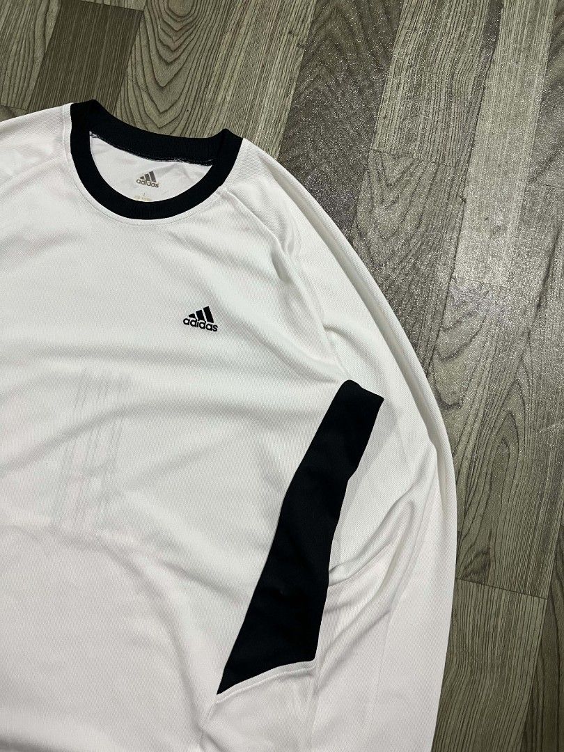 Adidas Drifit y2k longsleeve (Category: Tshirts & Polo Shirts ) located in Tayabas. Submitted by sickfinds (Listing ID 1461293169, Image 3). Description: Adidas Drifit y2k longsleeve Size: Large Issue: Minimal Lints Needwash.