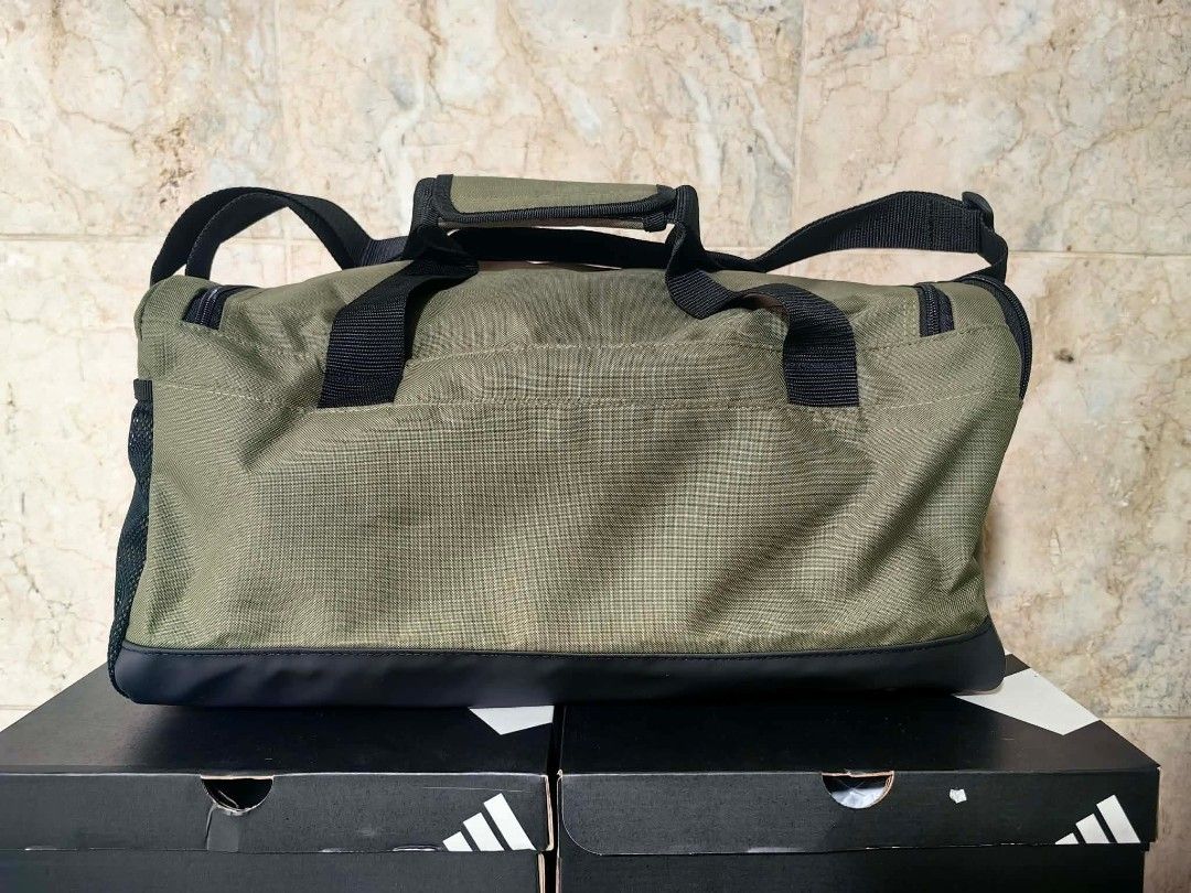 Adidas Duffle bag (Category: Sling Bags) located in Pasig City. Submitted by titojek (Listing ID 1461175815, Image 2). Description: ⚠️ For sale only. 🔥 Brand new and legit Ad!das Duffle bag (L 18" x W 8" x H 9") 💵 700 (1,400 SRP) 🛵 Lalamove or Grab ✈️ J&T and JRS (no rush shipping) 💳 Payment • Gcash or Security Bank ❌ Wala na akong meet up. ❌ Walang COD/COP. ❌ Walang Sh0pee checkout. 📍Pinagbuhatan, Pasig City 💡Actual product color may sligh