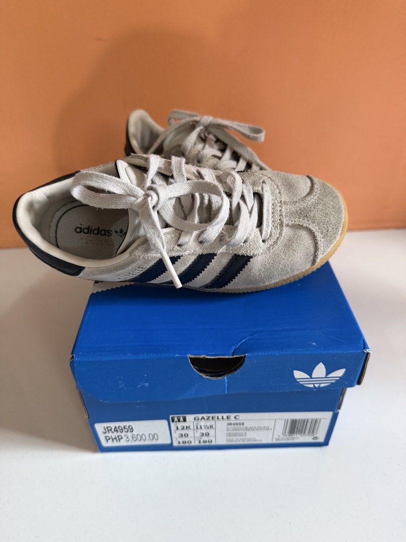 Adidas Gazelle (Category: Babies & Kids Fashion) located in Lipa City. Submitted by budget8co (Listing ID 1461321937, Image 2). Description: Adidas Gazelle for Kids GUARANTEED ORIGINAL complete inclusion (box, tag, extra shoe lace) US12K/UK11.5K/J180/CHN180 18.5cm insole No heel drag (needs cleaning lang) Take Samba & Gazelle for P1500 .