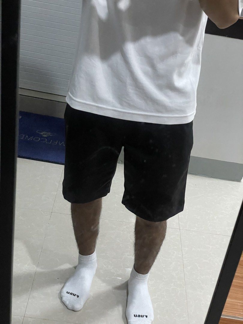 Adidas Golf Shorts (Category: Shorts) located in Munoz. Submitted by kobswitdathrifts (Listing ID 1461296968, Image 1). Description: 32 waist, 21 length & 11 leg opening.