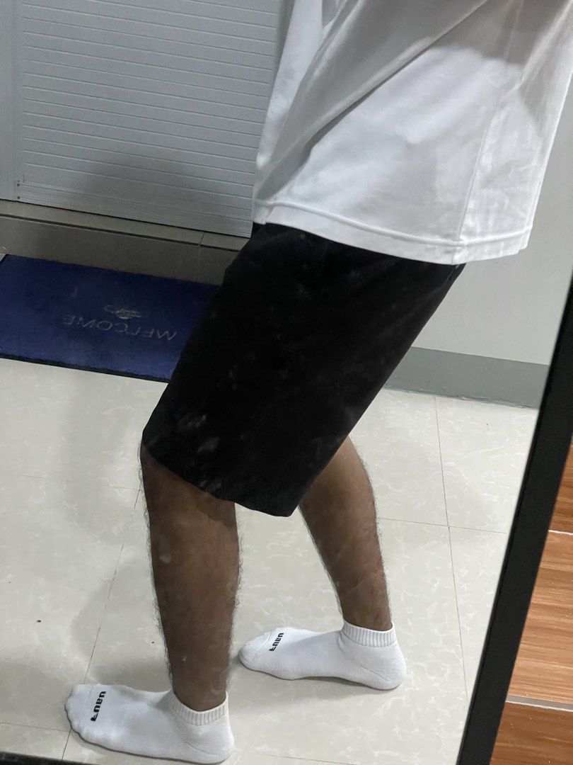 Adidas Golf Shorts (Category: Shorts) located in Munoz. Submitted by kobswitdathrifts (Listing ID 1461296968, Image 2). Description: 32 waist, 21 length & 11 leg opening.