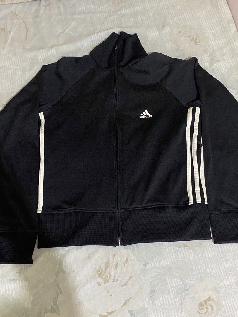 adidas jacket (Category: Coats, Jackets and Outerwear) located in Candelaria. Submitted by xiao_z (Listing ID 1461169649, Image 2). Description: authentic adidas.