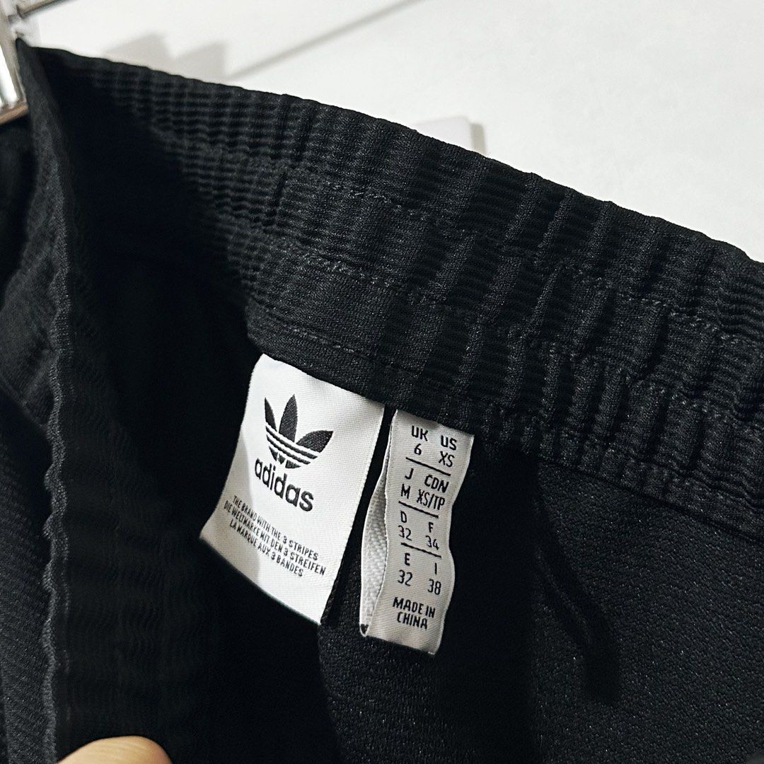 Adidas Pants (Category: Other Bottoms) located in Taguig. Submitted by intransitforyou (Listing ID 1461293819, Image 2). Description: Fits 26 & garterized.