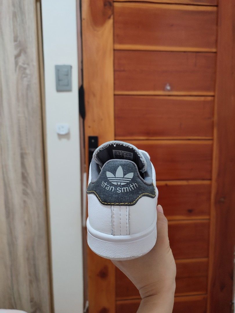 Adidas Stan Smith (Category: Sneakers) located in Villasis. Submitted by leighfppp (Listing ID 1461244466, Image 3). Description: WOMENS. Original box. 10/10. Hindi ako fan ng stan smith. buy nyo na kesa masayang :(((( 10/10 malinis..