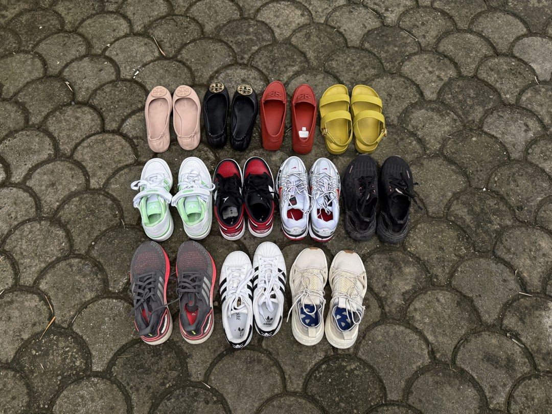 Adidas Superstar — Cloud White / Core Black (Category: Sneakers) located in Bulacan. Submitted by gohmenasai (Listing ID 1461178753, Image 2). Description: Adidas Superstar — Cloud White / Core Black Price: ₱3,000 Size: US 5.5 / US 4.5Y Condition: Pre-loved Location: Guiguinto, Bulacan Payment: GCash Buyer shoulders shipping fee. • Same-day delivery: Lalamove (from Guiguinto, Bulacan) • Standard courier: J&T Express Payment first before shipping.