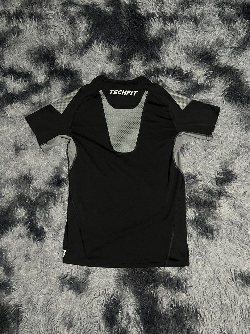 Adidas Techfit 095 Black Shirt (Category: Activewear) located in Cebu City. Submitted by drip_block (Listing ID 1461234565, Image 3). Description: Size M - Adidas Techfit shirt - Color: Black with grey shoulder/sleeve accents - Material: Polyester and elastane blend (check tag for specifics) - Fit: Comfortable, designed for performance - Ideal for: Workouts, sports, or casual wear.