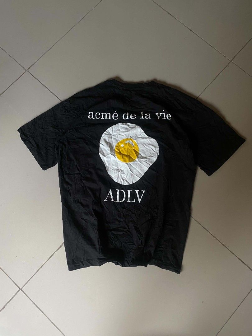 ADLV EGG (Category: Tshirts & Polo Shirts ) located in Amlan (Ayuquitan). Submitted by redeilknt (Listing ID 1461252682, Image 2). Description: ADLV EGG SIZE 2 COMPLETE TAGS AUTHENTIC ISSUE MINOR CRACKS MINIMAL.