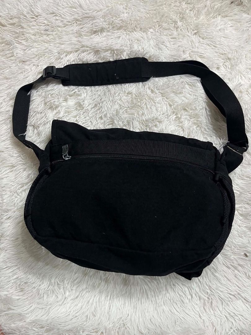 Aesics Messenger Bag (Category: Sling Bags) located in Manila. Submitted by senggggg. (Listing ID 1461300437, Image 3). Description: good condition working zip need wash minimal sign of use fade tag authentic.