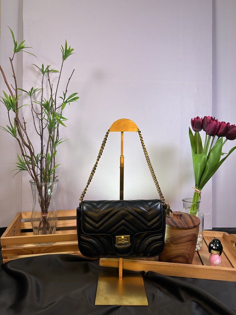 Affordable Bags (Category: Tote Bags) located in Mandaue City. Submitted by sixofdeynee (Listing ID 1461303537, Image 3). Description: Check us out on FB for prices, more pics, and vids of the products! FB Page: Bags on Repeat by Abby.