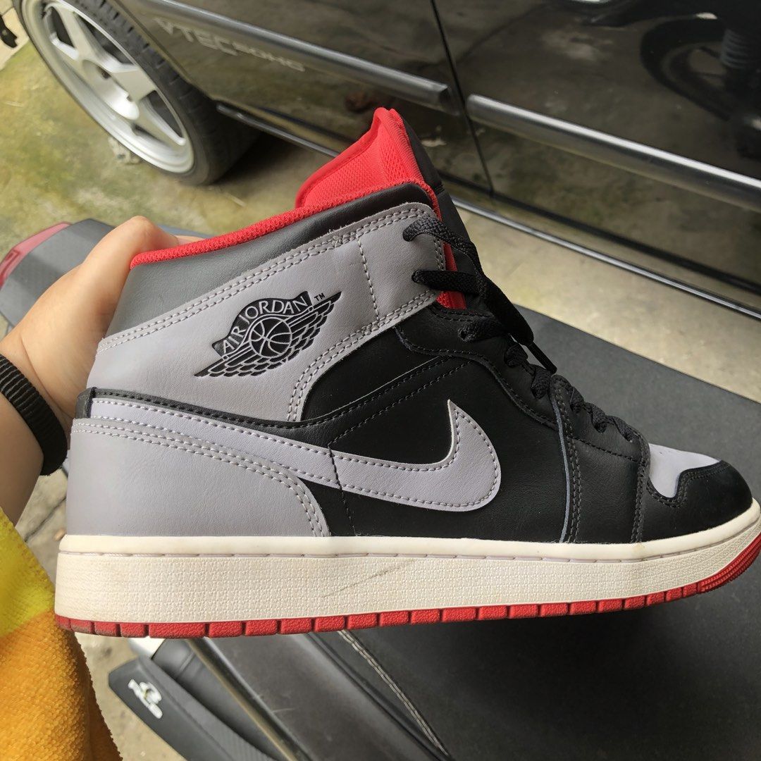 Nike Air Jordan 1 Mid (Category: Sneakers) located in Cainta. Submitted by dopethrifts.ph (Listing ID 1461122497, Image 2). Description: Used twice No issues Good condition Bought for 7k in footlocker glorietta .