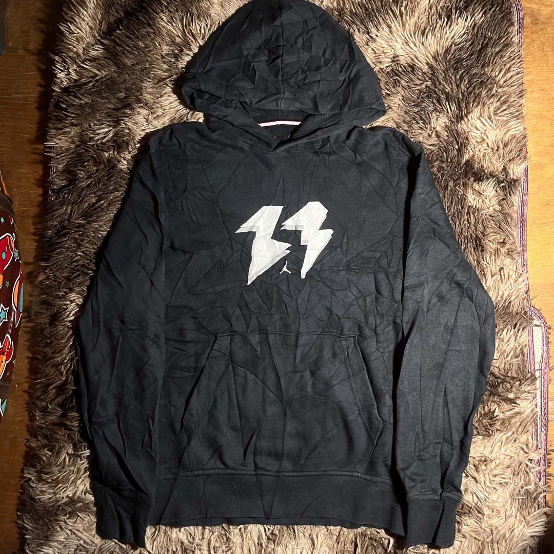 AIR JORDAN FLIGHT (Category: Coats, Jackets and Outerwear) located in Manila. Submitted by looted2619 (Listing ID 1461297412, Image 1). Description: AIR JORDAN FLIGHT Excellent condition Size S on tag color rate: 9.5/10 W 21 L 26 issue: ❌ DM FOR MORE DETAILS‼️.