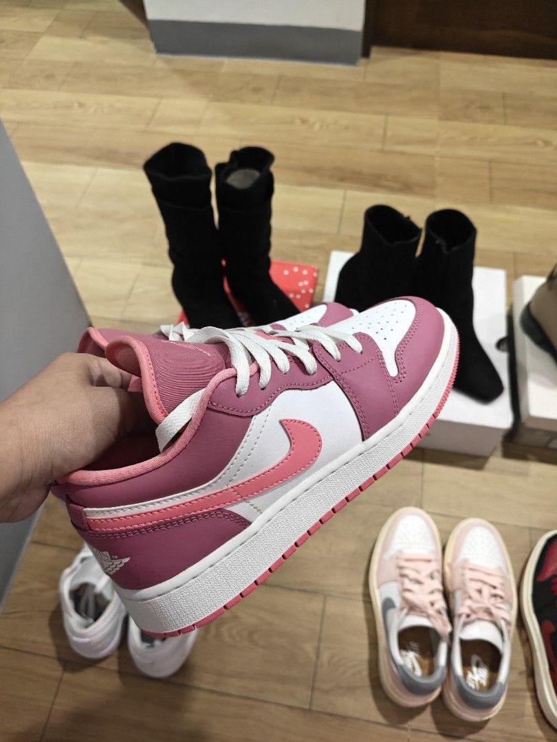 Air Jordan gibi aldo s&h (Category: Sneakers) located in Manila. Submitted by boldwater.cf8a35 (Listing ID 1461191792, Image 3). Description: Letting go of some of my preloved pairs . still in mint condition no issue ♥️Nike Jordan all original size US7 except the pink one (size 5Y - 37.5cm) No box ♥️Gibi Boots used once only US7 ♥️Aldo Boots used once only US 7 ♥️S&H boots used once only US 7 📍 Location Tanza Cavite message me for individual pri