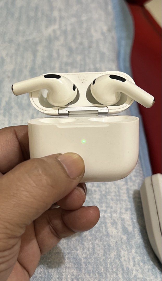 AirPods 3rd Gen with Magsafe Wireless Charging case (Category: Portable Audio Accessories) located in Dasmarinas. Submitted by gon_32 (Listing ID 1450898484, Image 3). Description: Selling my 100% Authentic / Original Apple AirPods 3rd Gen with MagSafe Wireless Charging Case. Excellent sound quality, deep bass, and crystal clear vocals. Guaranteed original (verified unit / valid Apple serial status). Key Features: Spatial Audio with Dynamic Head 