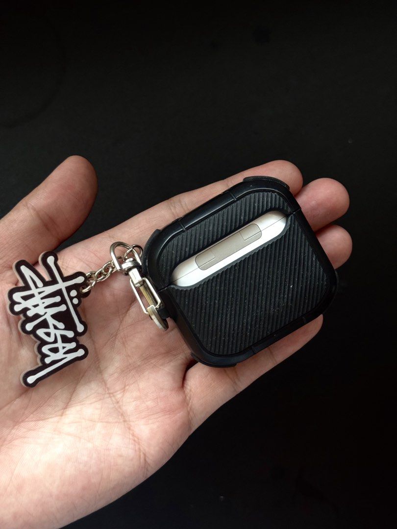 Airpods Gen 4 Cover Case (Category: Cases & Covers) located in Manila. Submitted by prelovedbyporttt (Listing ID 1461222293, Image 2). Description: Airpods Gen 4 Cover Case No issues.